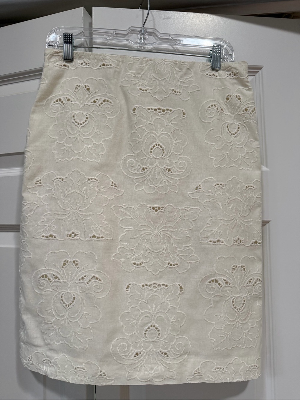 Ann Taylor Cream Eyelet Embroidered Pencil Skirt